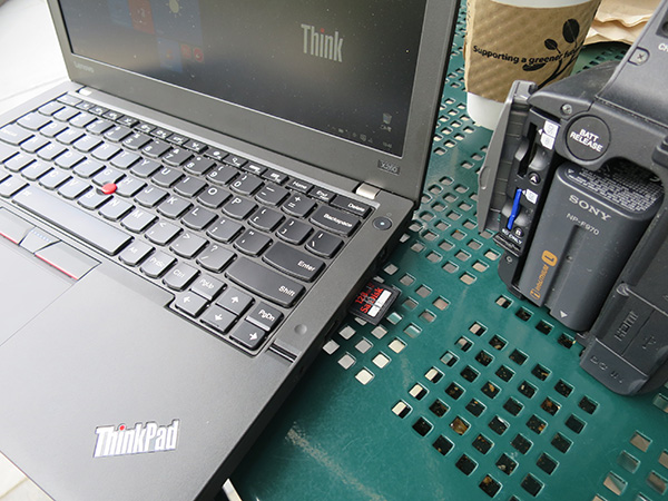 ThinkPad X260 業務用カメラから　SDカードスロットで映像取り込み